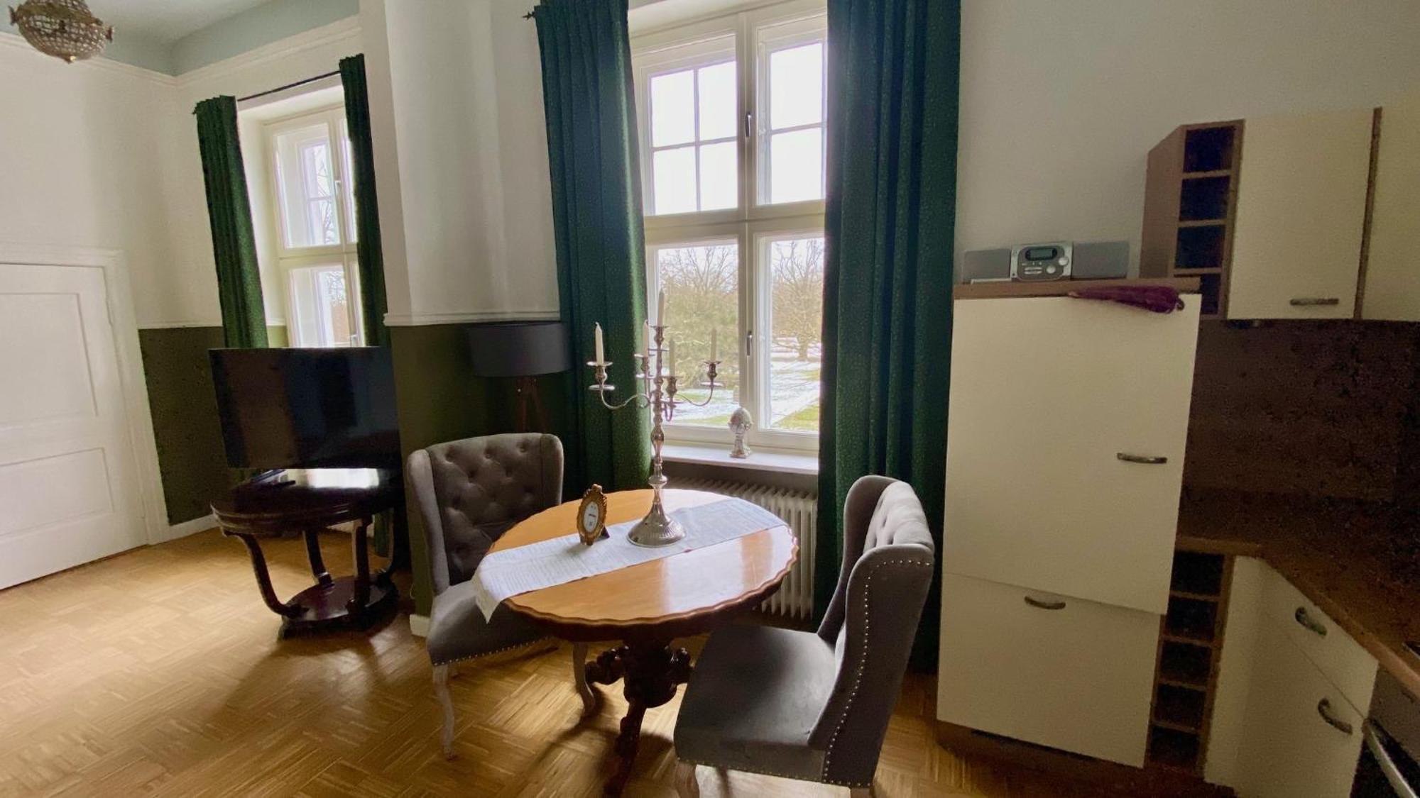Schloss Badow Exteriör bild